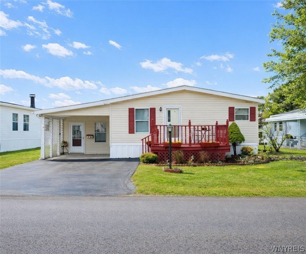 343 Applewood Drive, Lockport, NY 14094 Main Photo