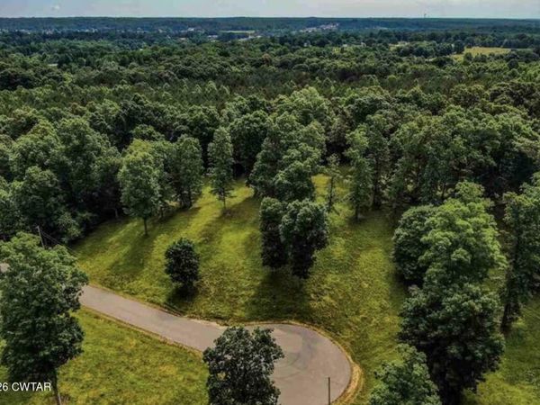 000 Oak Point Drive , Lexington, TN 38351