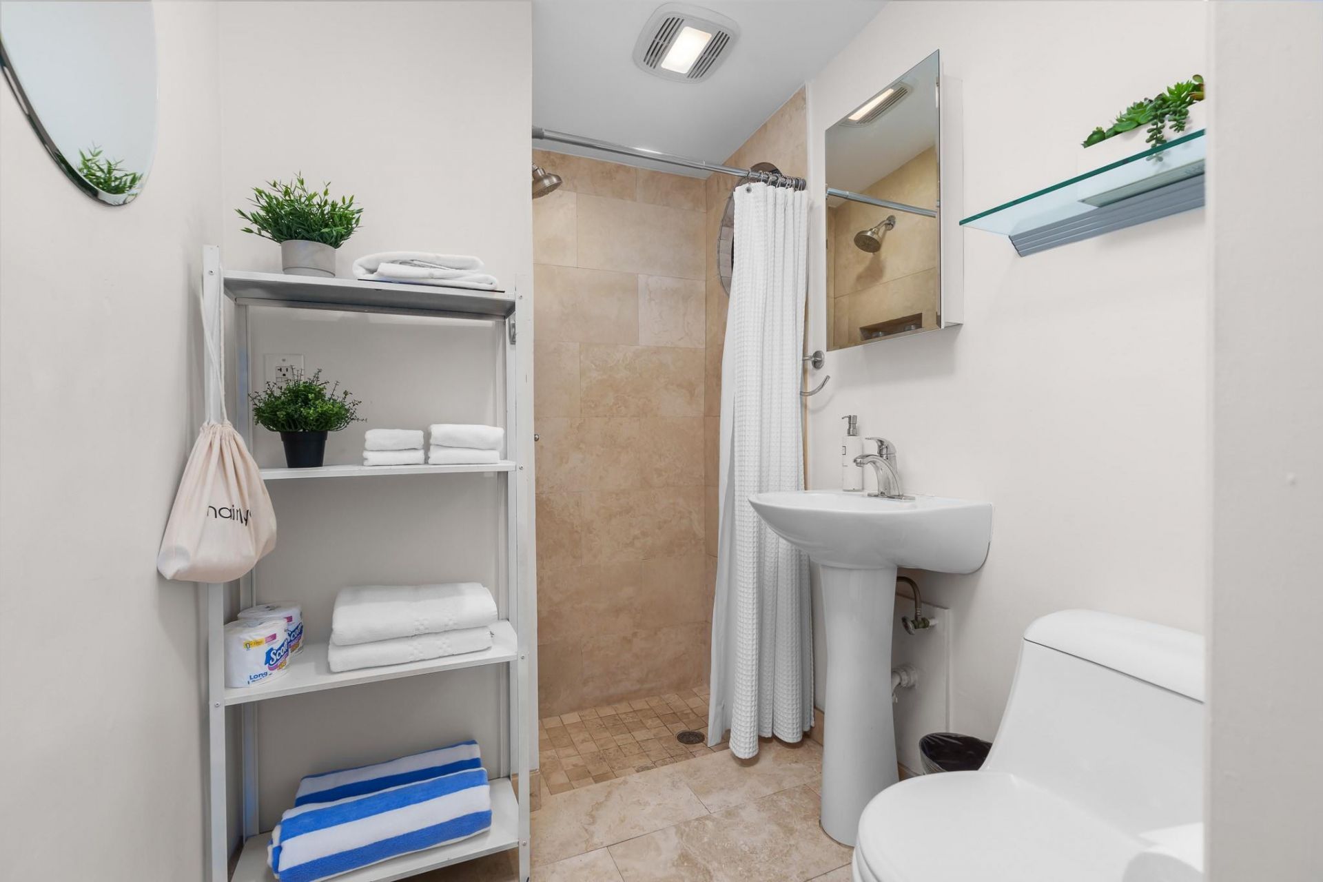 1110 NW 7th Ave, Fort Lauderdale, FL 33311 Photo