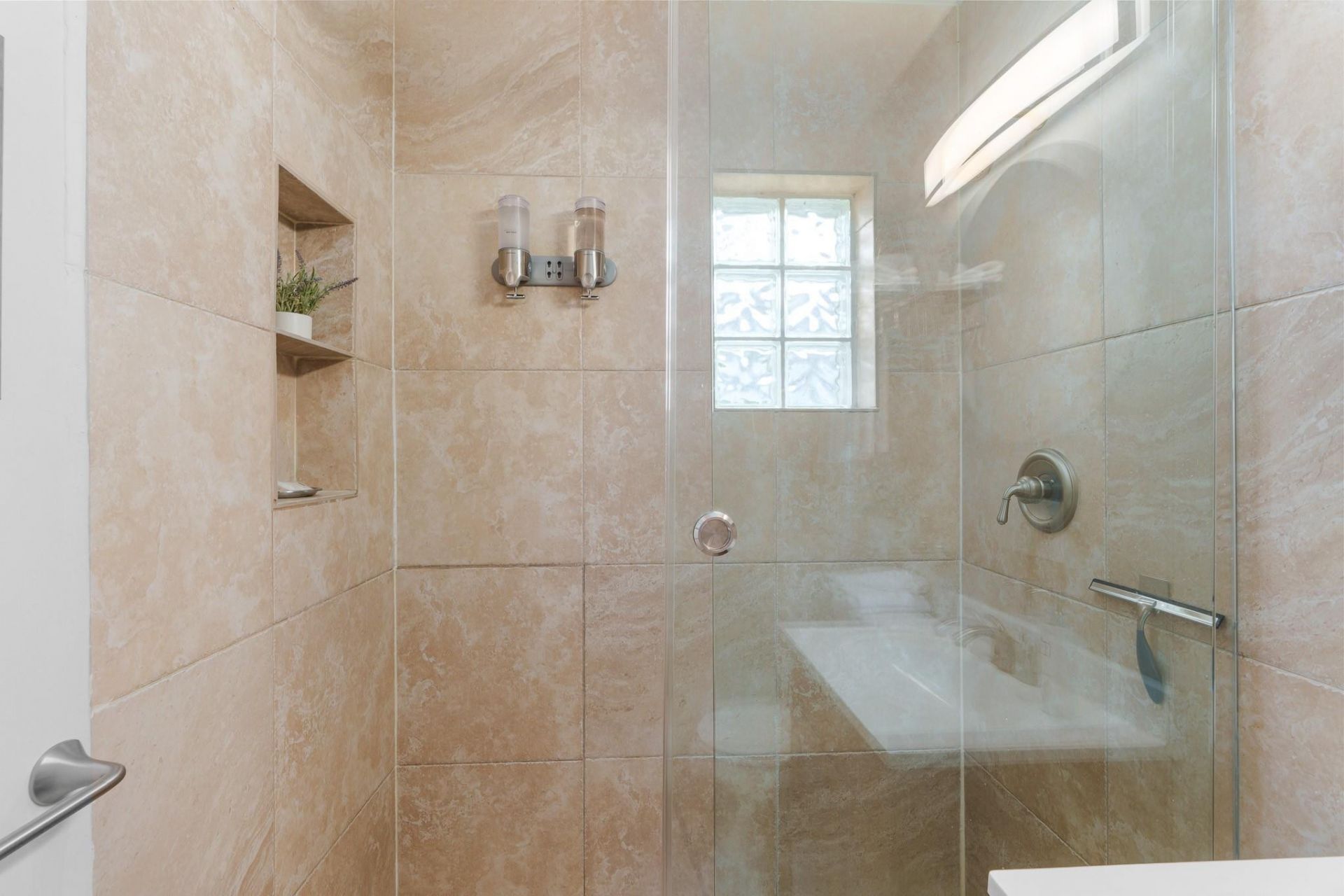 1110 NW 7th Ave, Fort Lauderdale, FL 33311 Photo