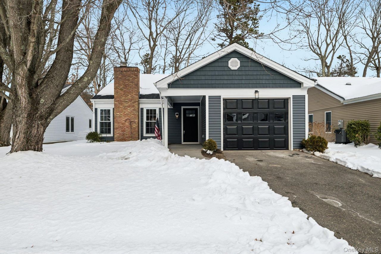 304 Kingston Court Ridge, NY 11961