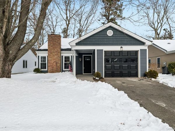 304 Kingston Court, Ridge, NY 11961