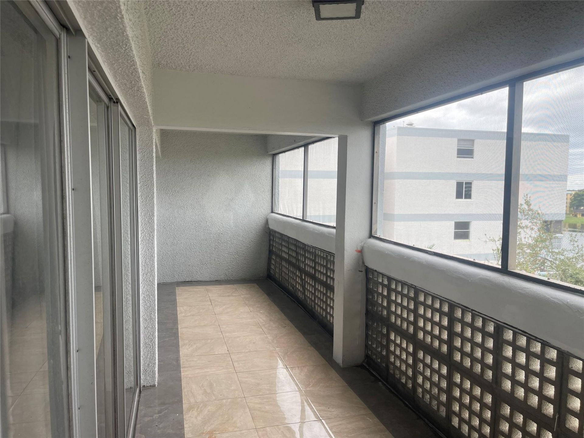 3301 Spanish Moss Te, Unit 601, Lauderhill, FL 33319 Photo