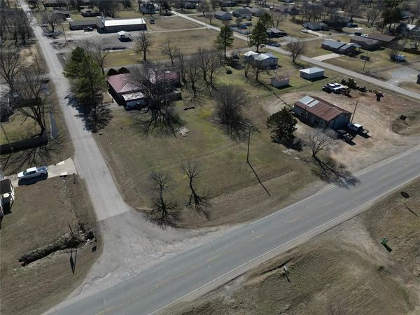 309 E East 8th avenue Avenue, Okemah, OK 74859