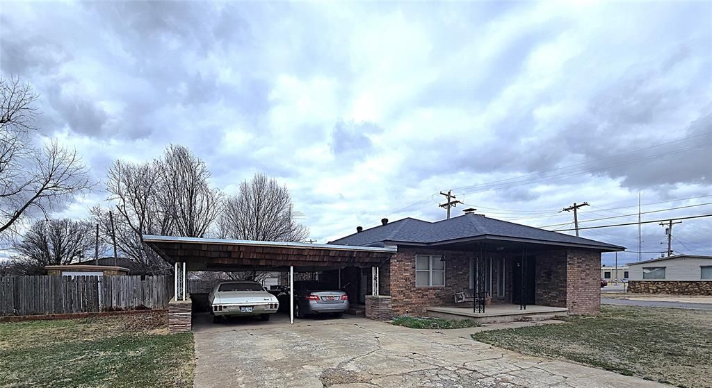 419 N Harmon Avenue, Watonga, OK 73772 Main Photo