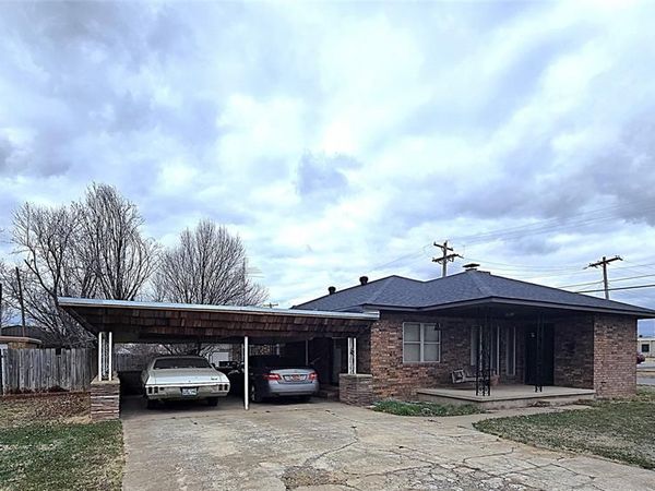 419 N Harmon Avenue, Watonga, OK 73772