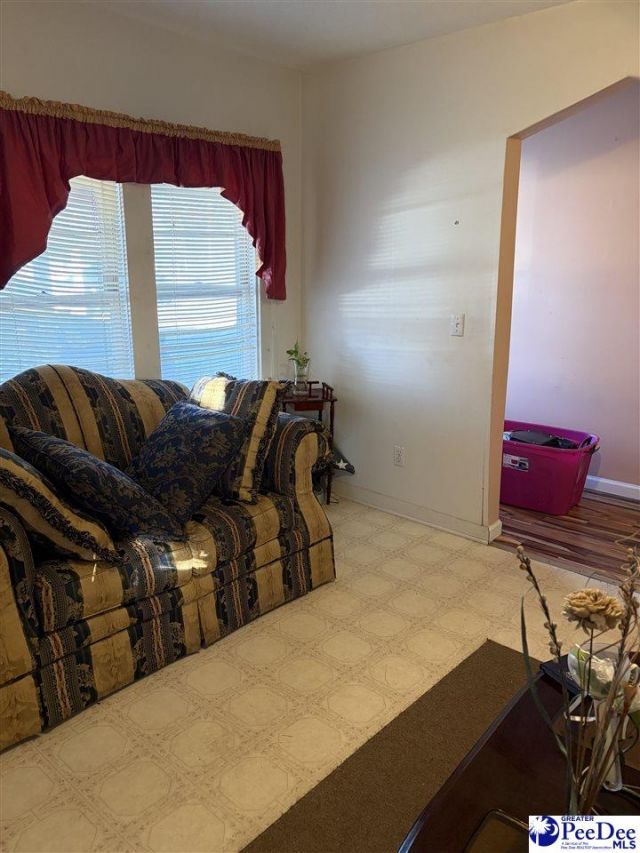 329 Godwin St Photo 6