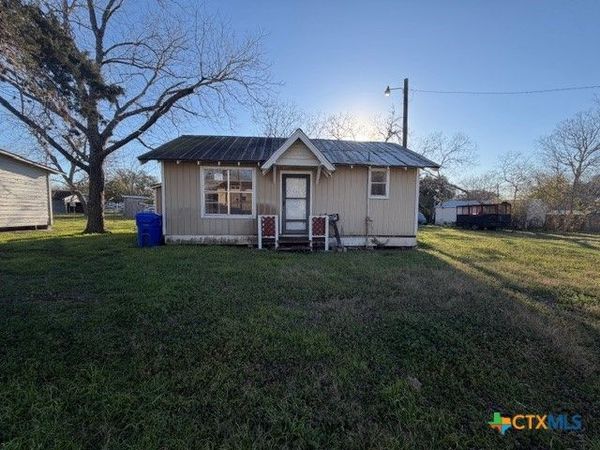 802 Cadwell, Yoakum, TX 77954
