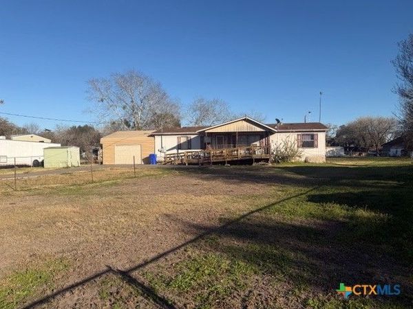 811 Cadwell , Yoakum, TX 77954