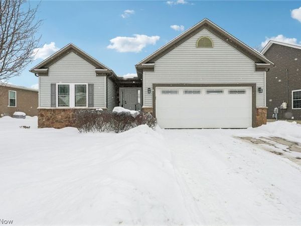 15143 Woodsong Drive, Middlefield, OH 44062