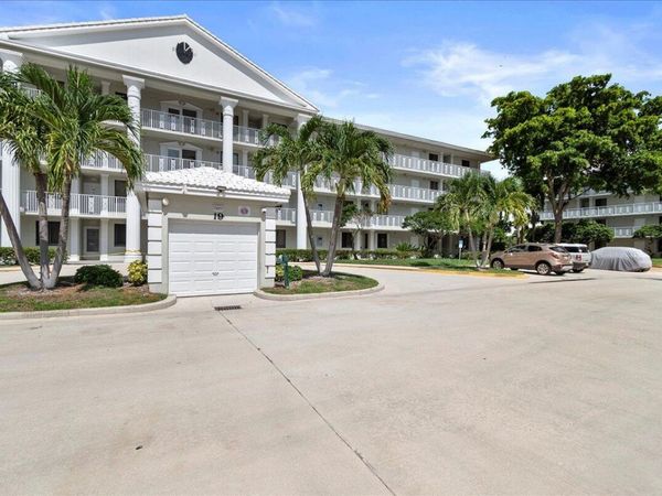 2421 Village Boulevard, Unit 206, West Palm Beach, FL 33409