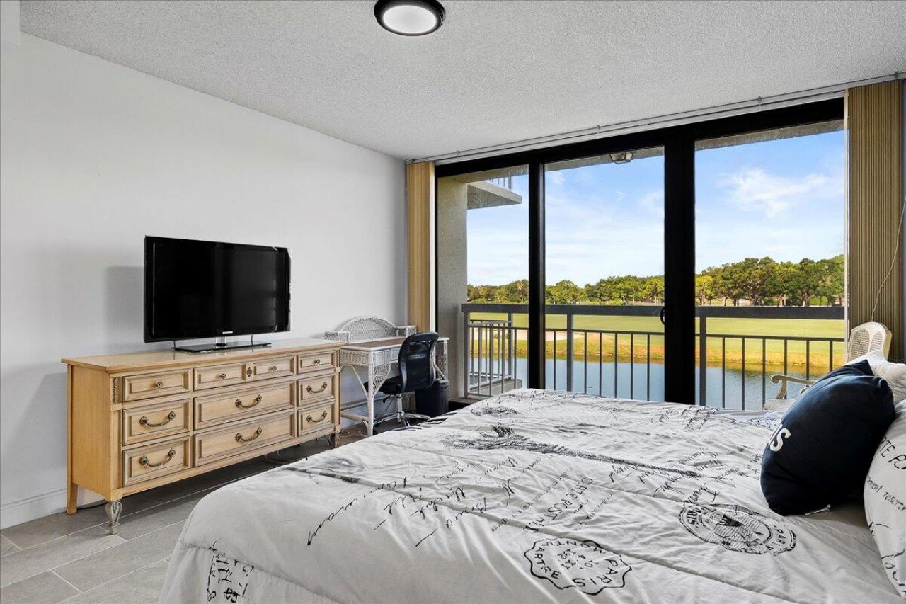 2421 Village Boulevard, Unit 206, West Palm Beach, FL 33409 Photo