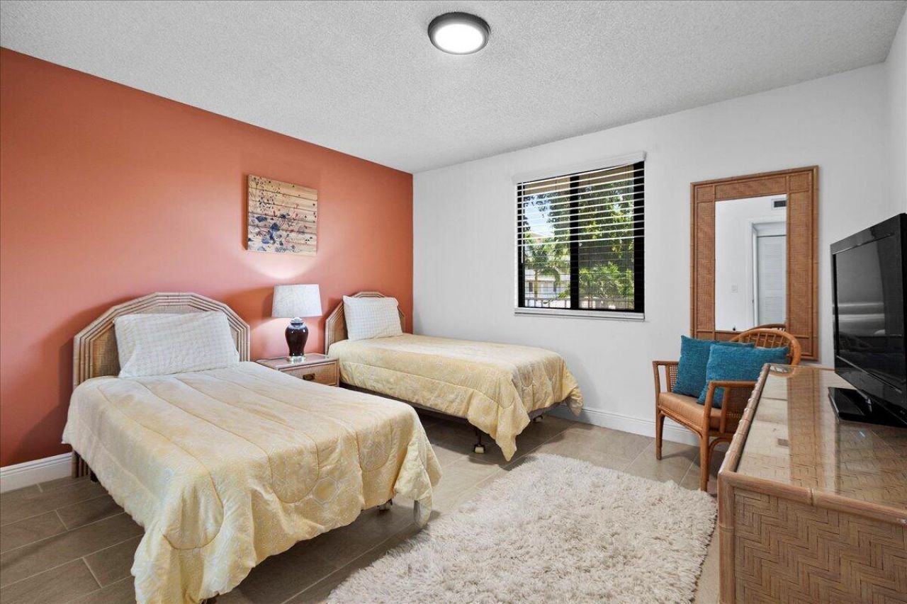 2421 Village Boulevard, Unit 206, West Palm Beach, FL 33409 Photo