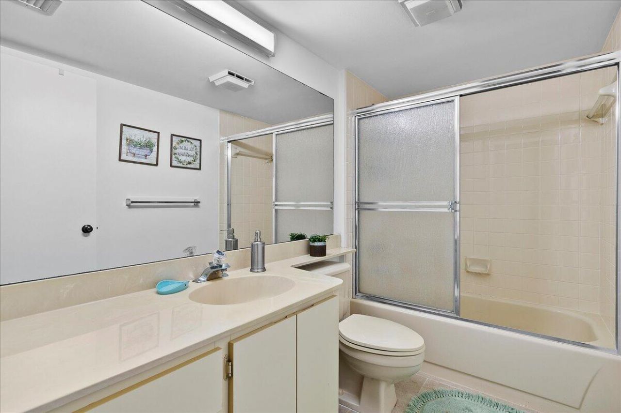 2421 Village Boulevard, Unit 206, West Palm Beach, FL 33409 Photo