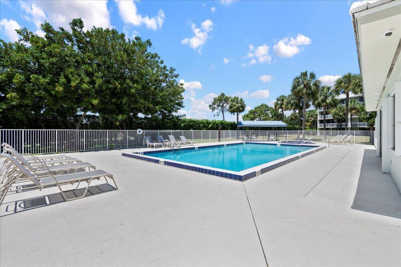 2421 Village Boulevard, Unit 206, West Palm Beach, FL 33409 Photo