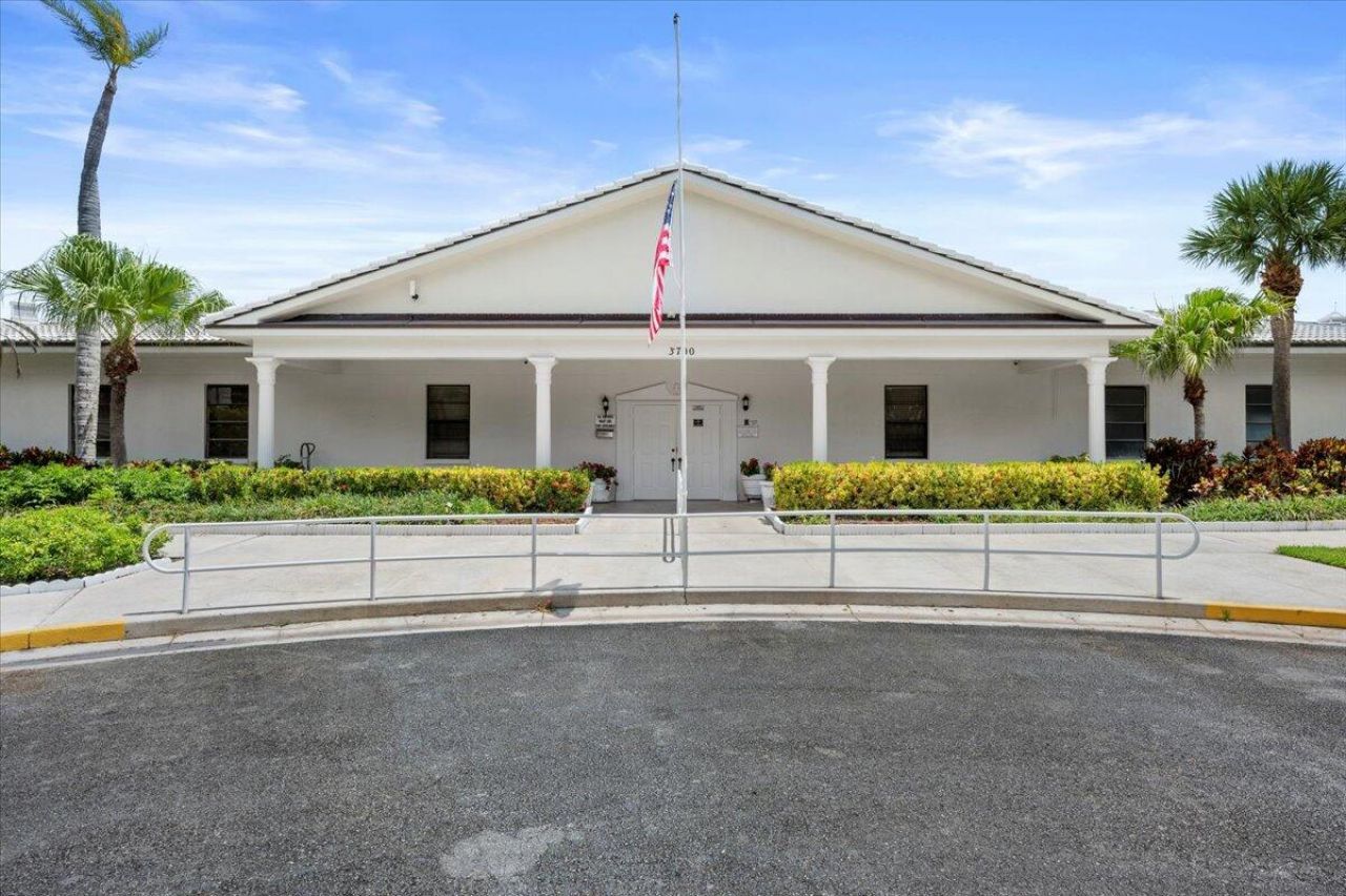 2421 Village Boulevard, Unit 206, West Palm Beach, FL 33409 Photo