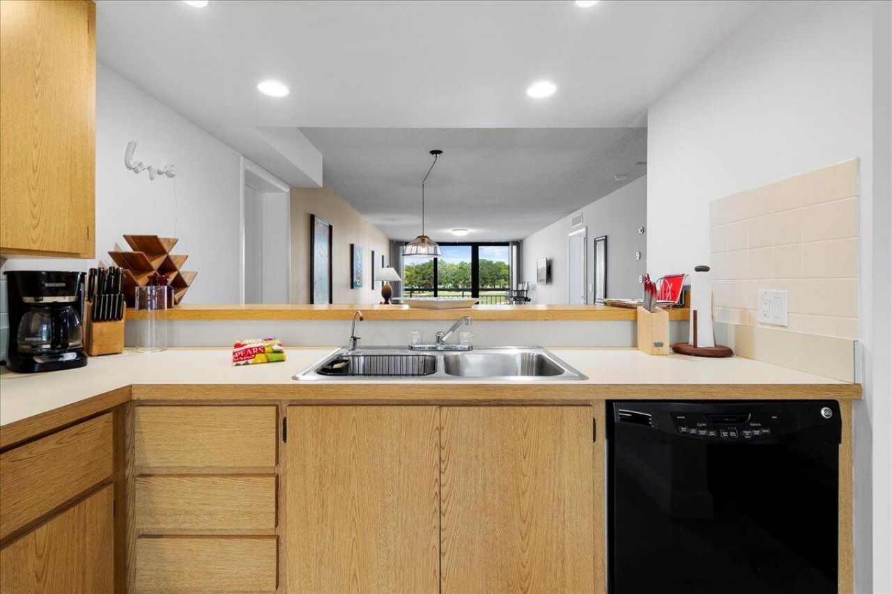 2421 Village Boulevard, Unit 206, West Palm Beach, FL 33409 Photo