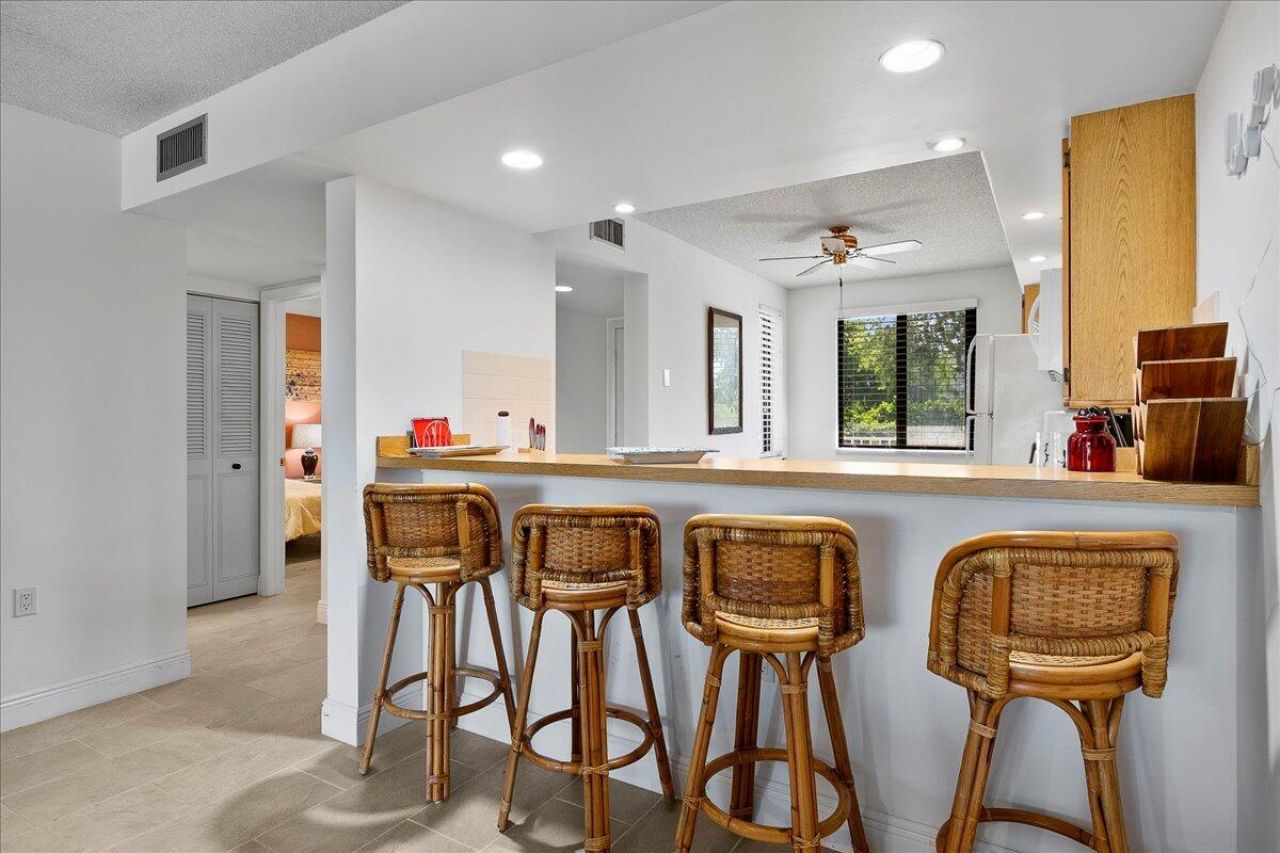 2421 Village Boulevard, Unit 206, West Palm Beach, FL 33409 Photo