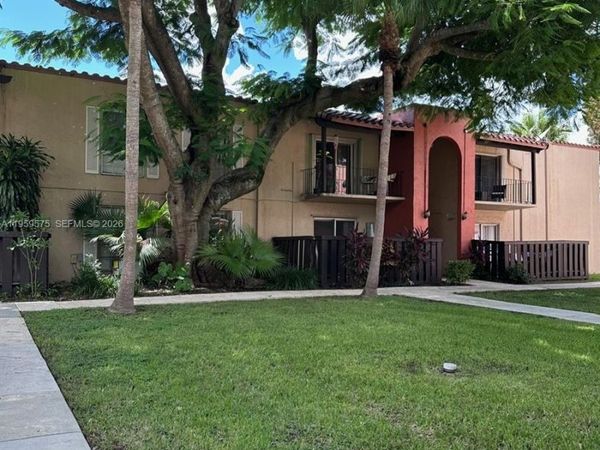 10786 N Kendall Dr, Unit D13, Miami, FL 33176