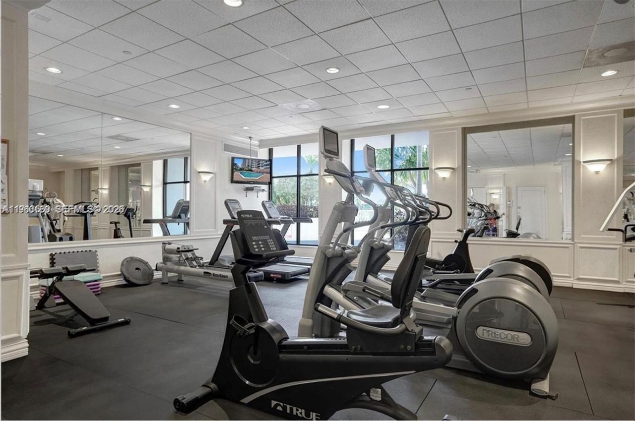 5700 Collins Ave, Unit 3H, Miami Beach, FL 33140 Photo