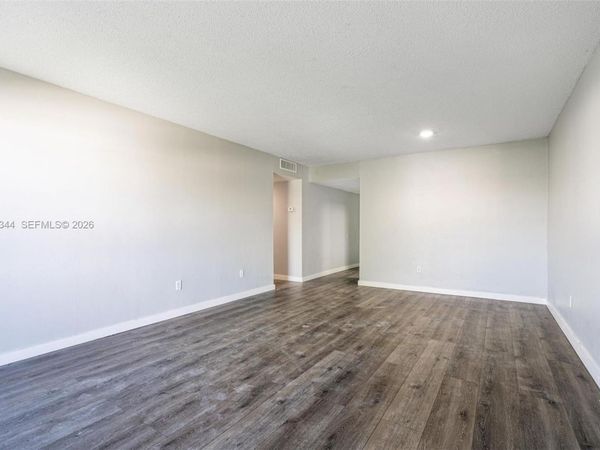 15205 NE 6th Ave , Unit D305, Miami, FL 33162