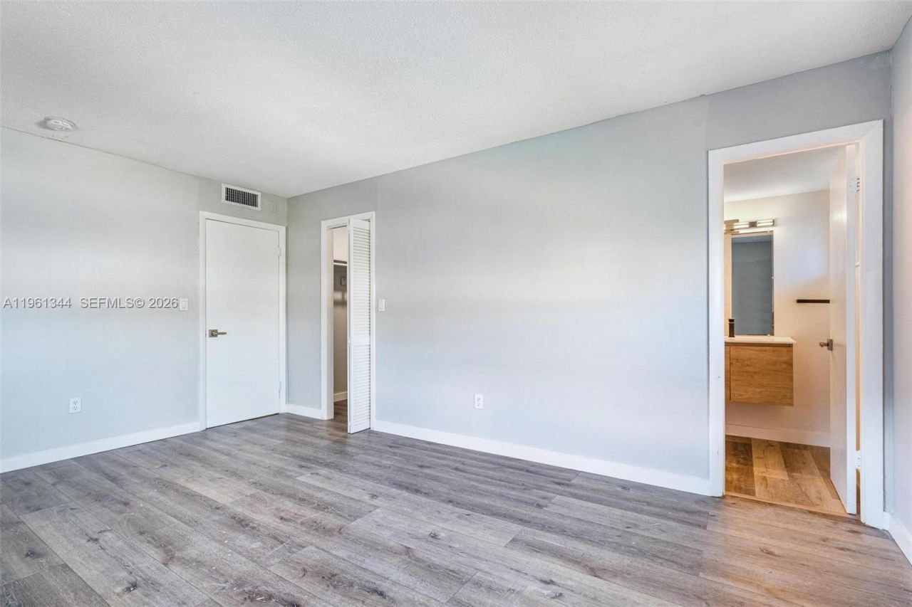 15205 NE 6th Ave , Unit D305, Miami, FL 33162 Photo