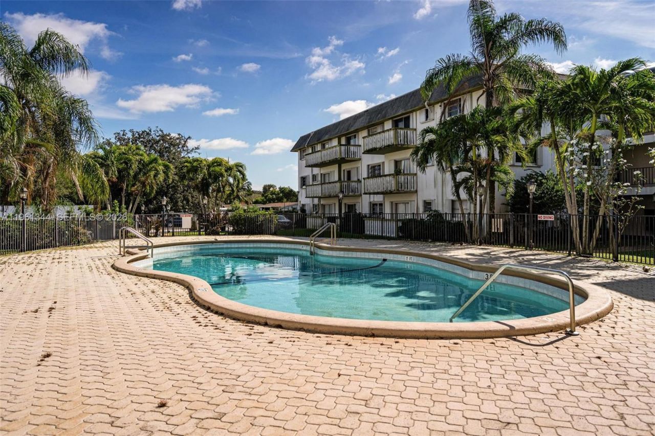 15205 NE 6th Ave , Unit D305, Miami, FL 33162 Photo