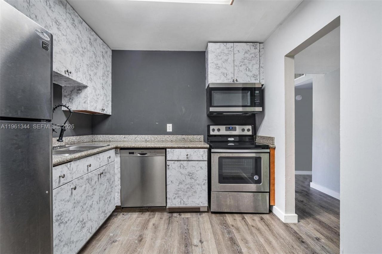 15205 NE 6th Ave , Unit D305, Miami, FL 33162 Photo