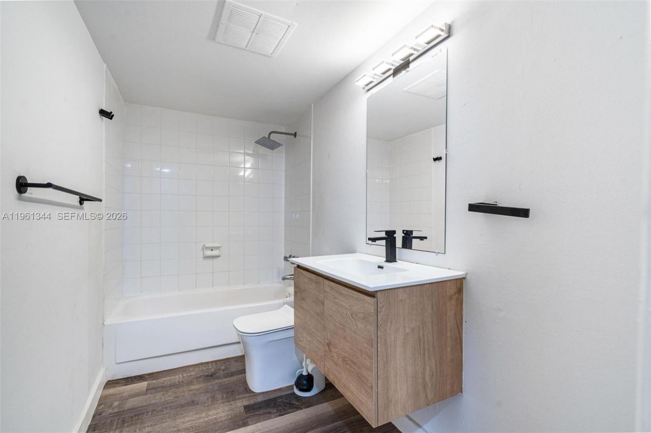 15205 NE 6th Ave , Unit D305, Miami, FL 33162 Photo