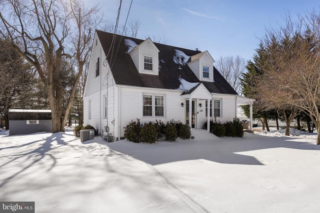 260 Fairview Ave, West Berlin, NJ 08091 Main Photo