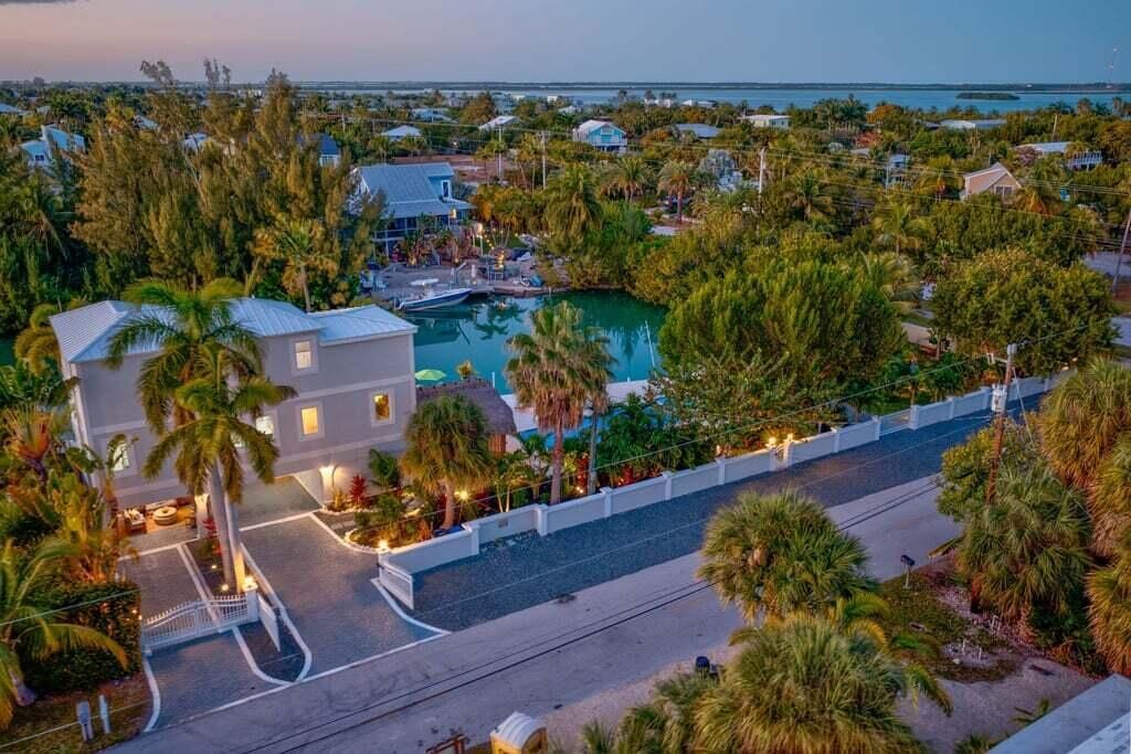 17183 Coral Drive, Sugarloaf, FL 33042 Photo