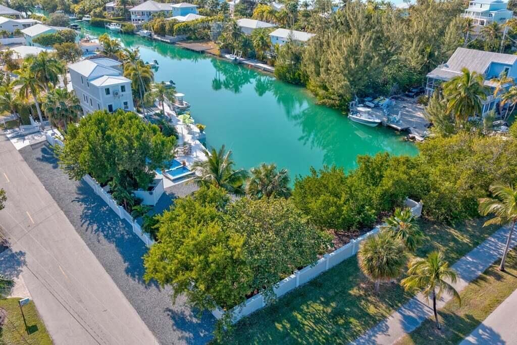 17183 Coral Drive, Sugarloaf, FL 33042 Photo