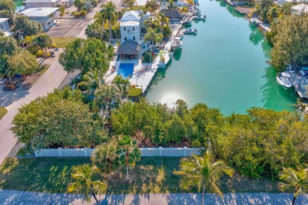 17183 Coral Drive, Sugarloaf, FL 33042 Photo