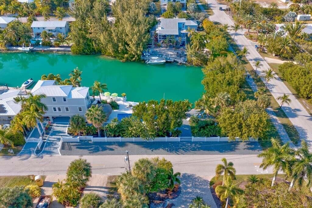 17183 Coral Drive, Sugarloaf, FL 33042 Photo