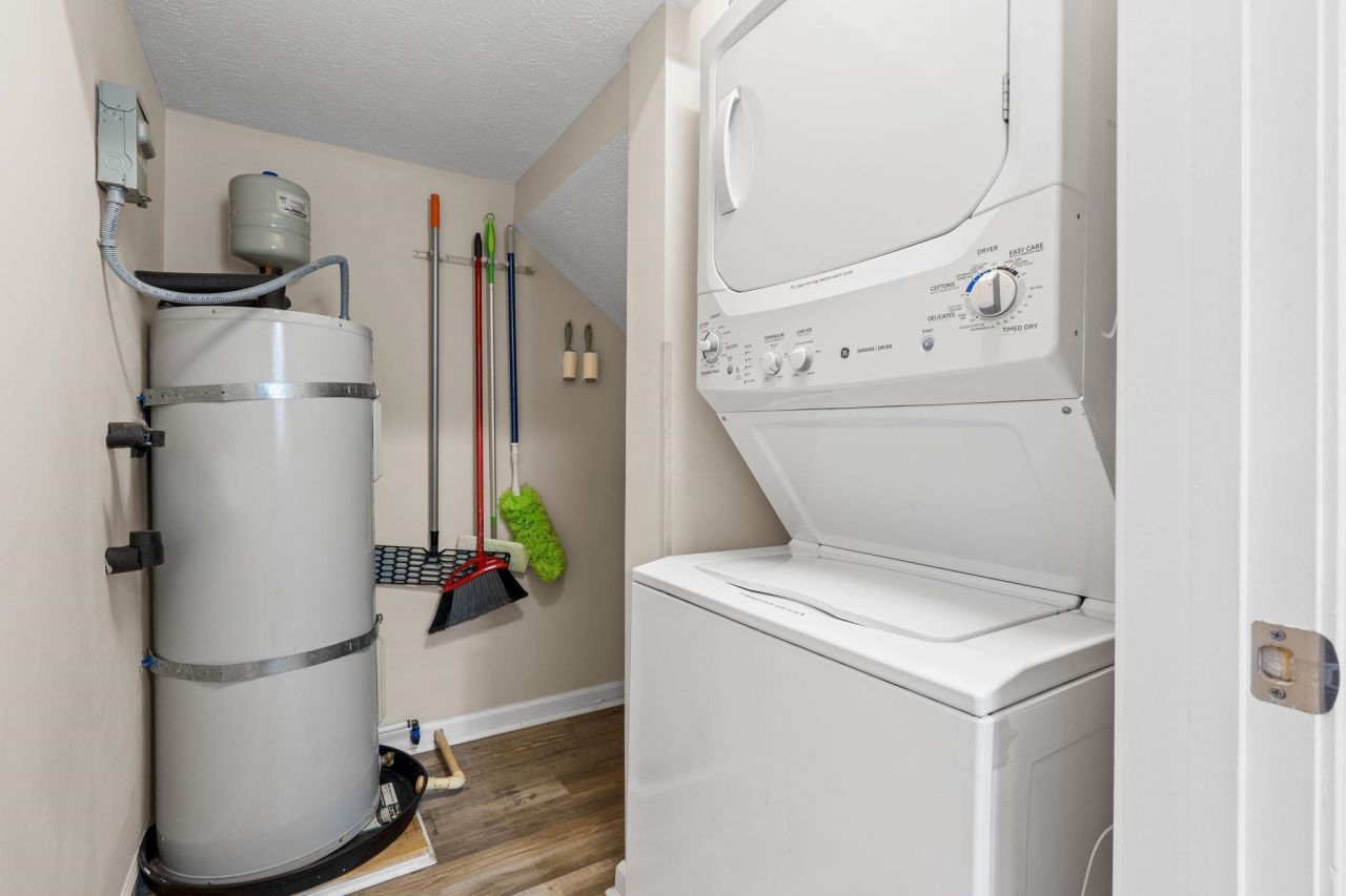 1928 Cassandra Ln. Photo 21