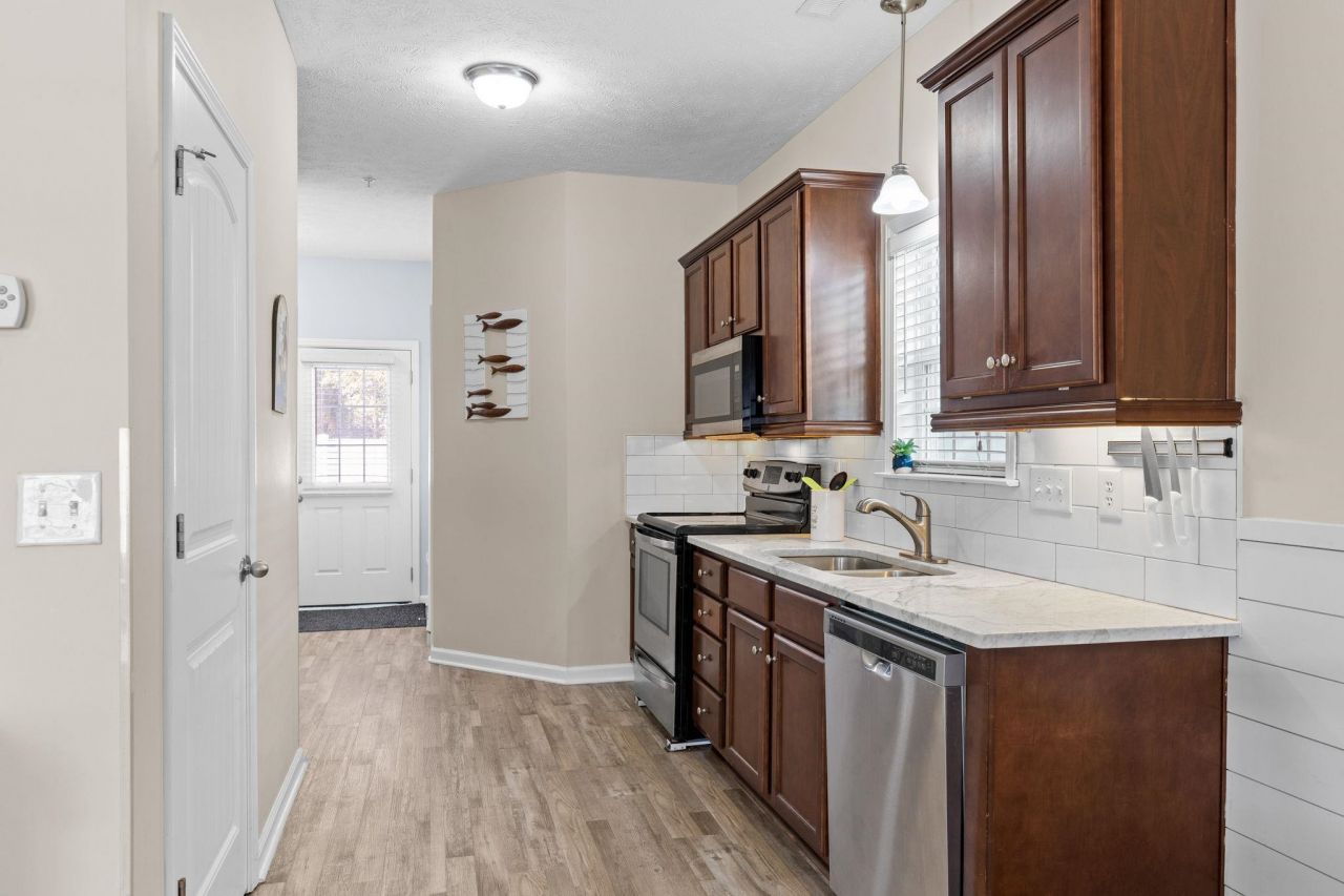 1928 Cassandra Ln. Photo 9