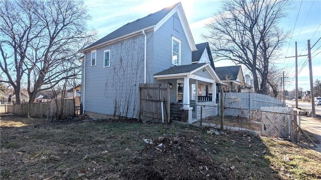 421 Hardesty Avenue, Kansas City, MO 64124 Main Photo