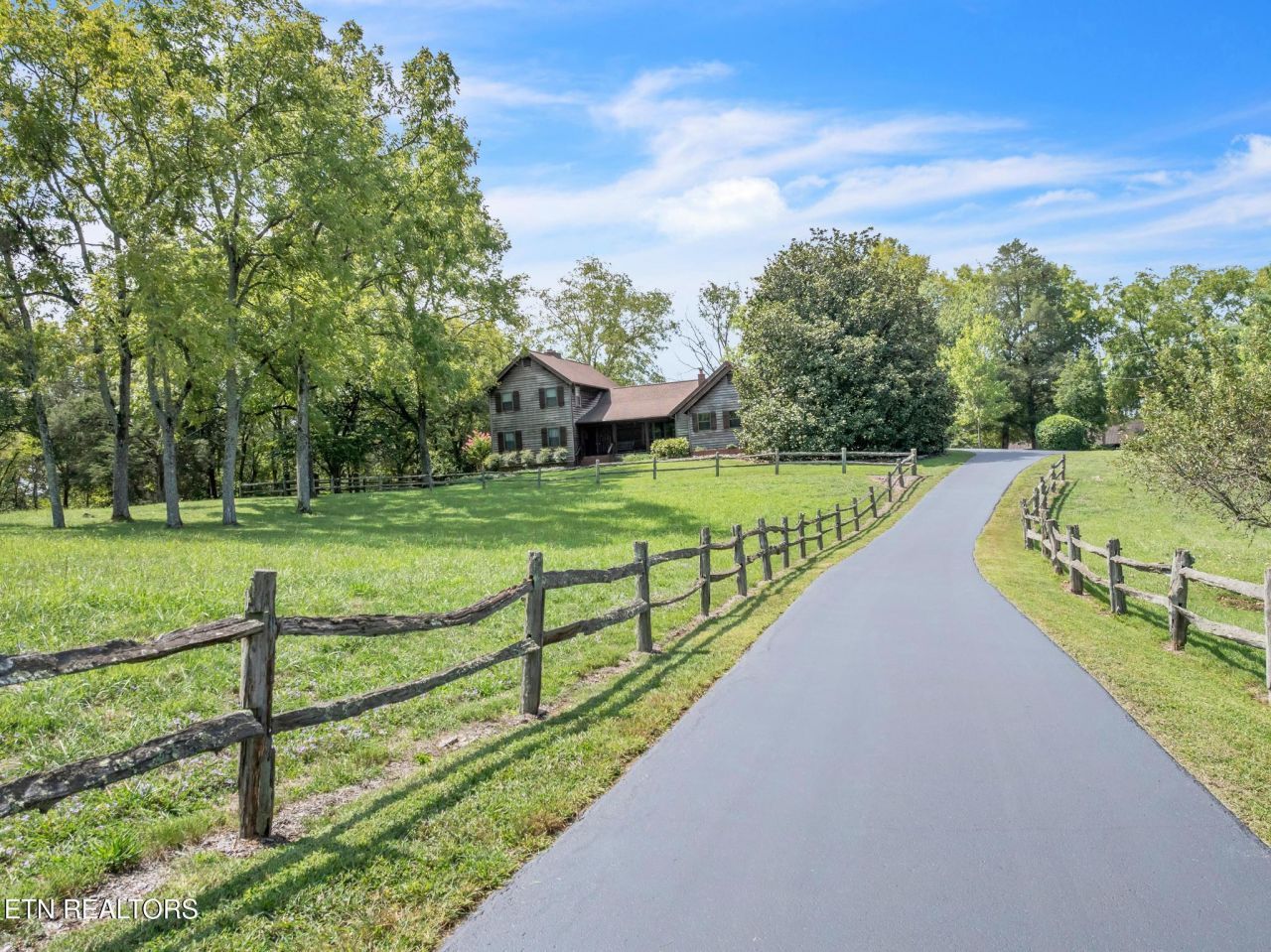 325 Lone Ridge Lane, Clinton, TN 37716 Main Photo