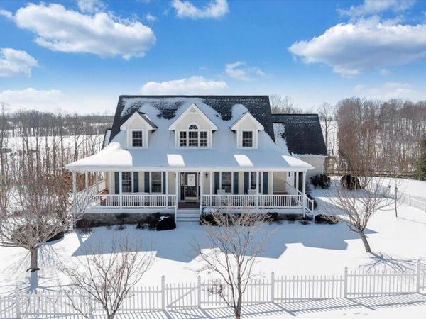 100 Greystone DR, Wirtz, VA 24184