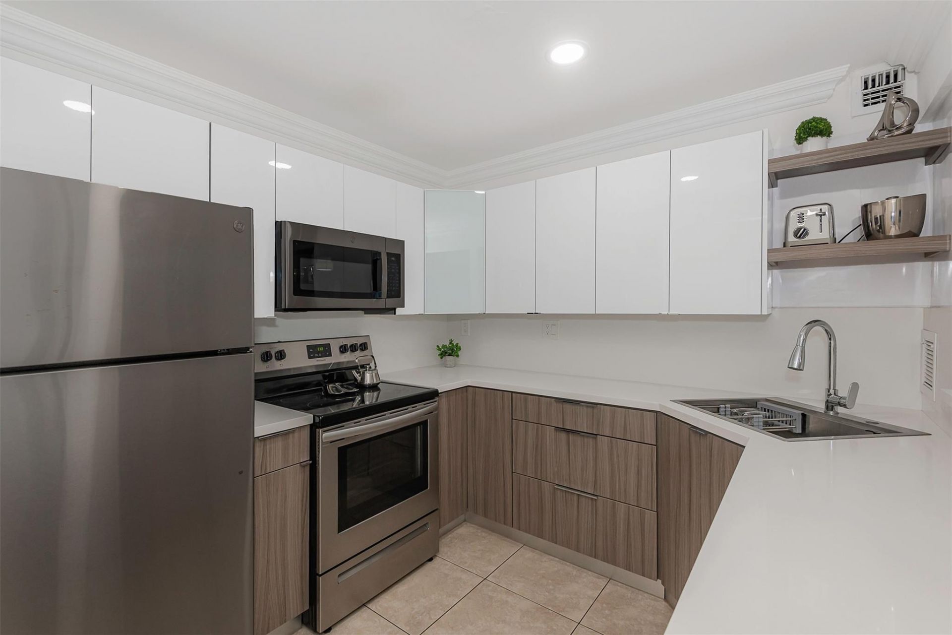 3140 S Ocean Drive, Unit 509, Hallandale Beach, FL 33009 Photo