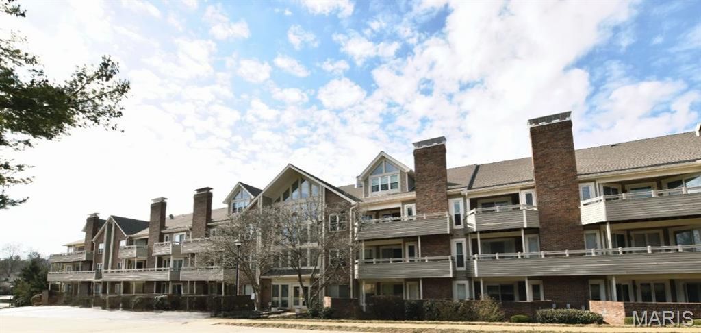 1033 Wilton Royal Drive, Unit 206, Creve Coeur, MO 63146 Main Photo