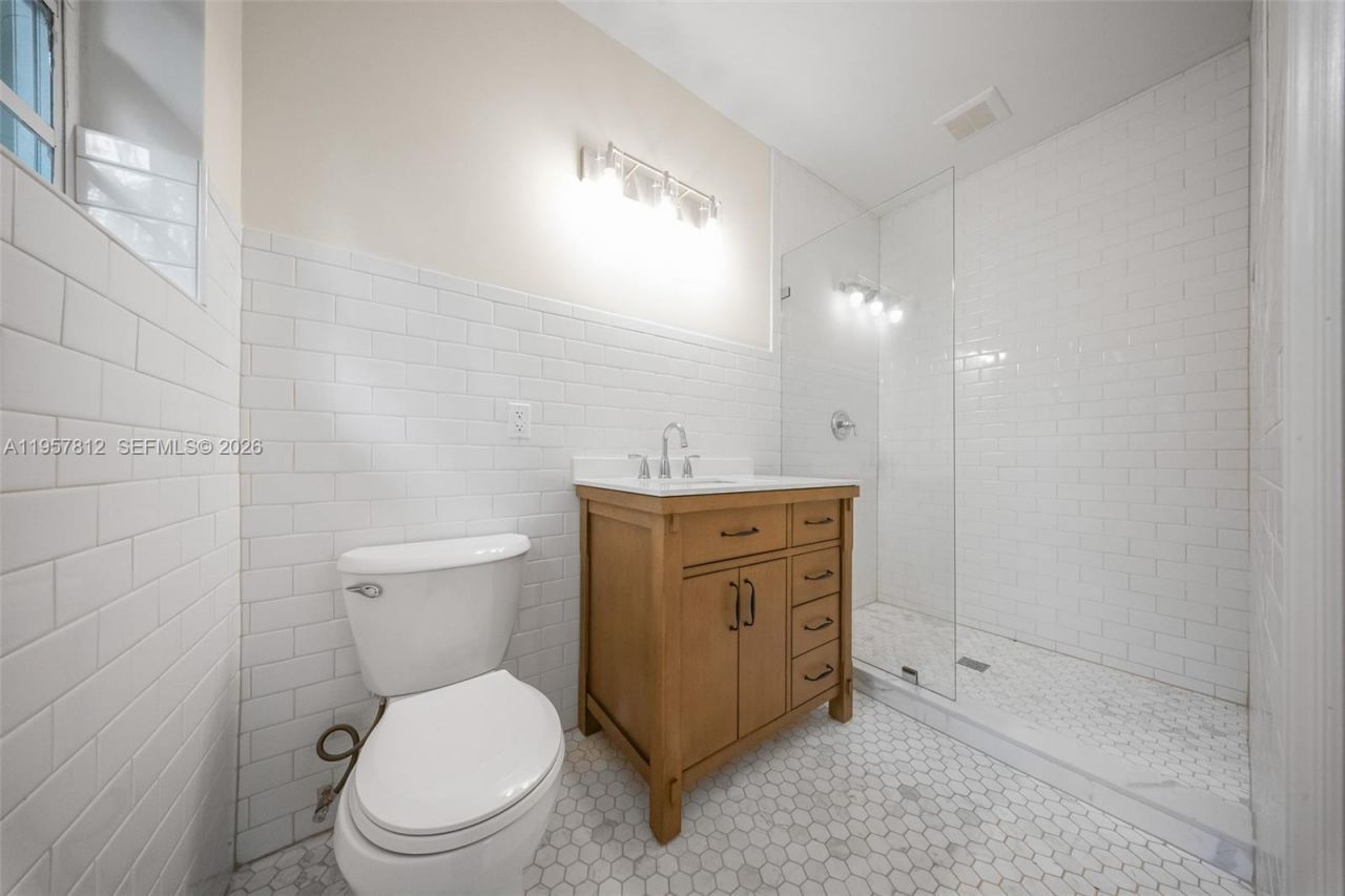 670 NE 56th St, Miami, FL 33137 Photo