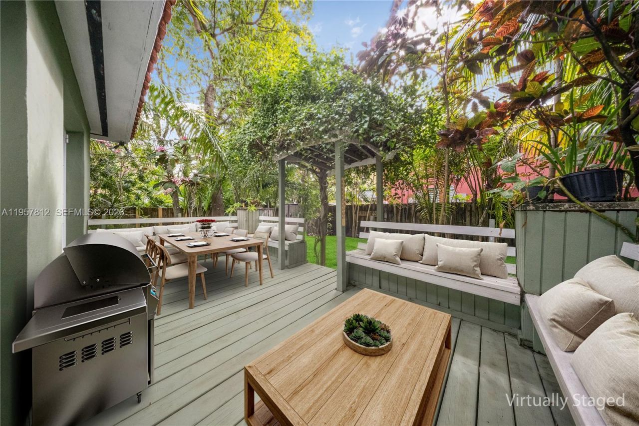 670 NE 56th St, Miami, FL 33137 Photo