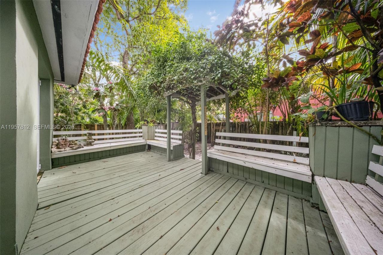 670 NE 56th St, Miami, FL 33137 Photo