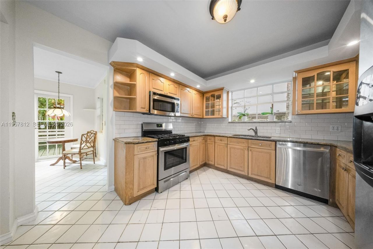 670 NE 56th St, Miami, FL 33137 Photo