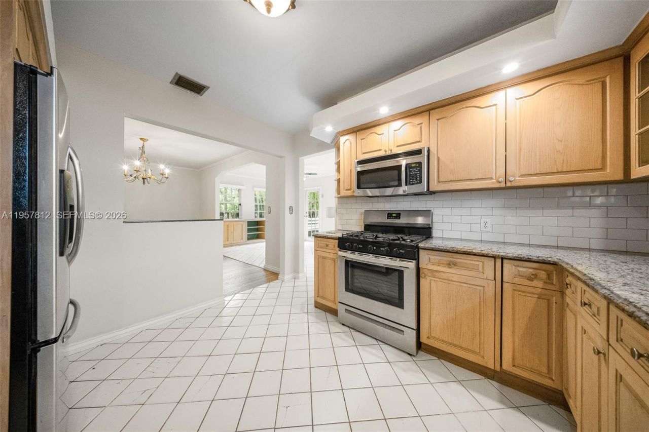 670 NE 56th St, Miami, FL 33137 Photo