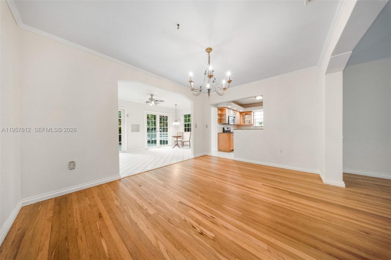 670 NE 56th St , Miami, FL 33137 Photo