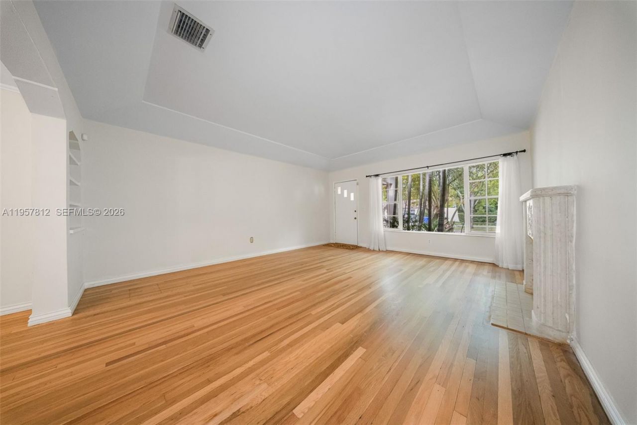 670 NE 56th St, Miami, FL 33137 Photo