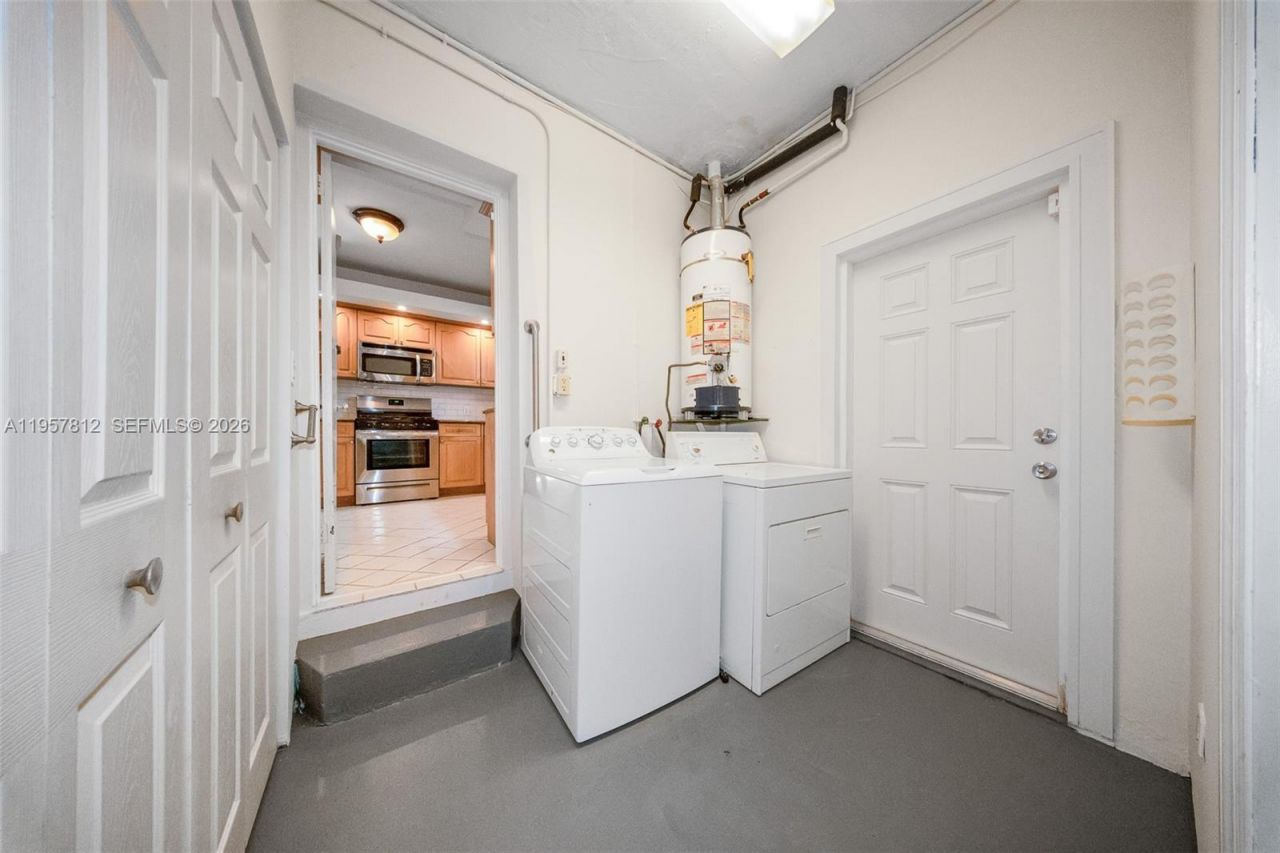 670 NE 56th St , Miami, FL 33137 Photo