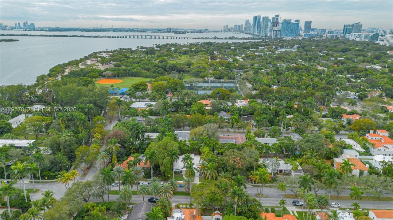 670 NE 56th St , Miami, FL 33137 Photo